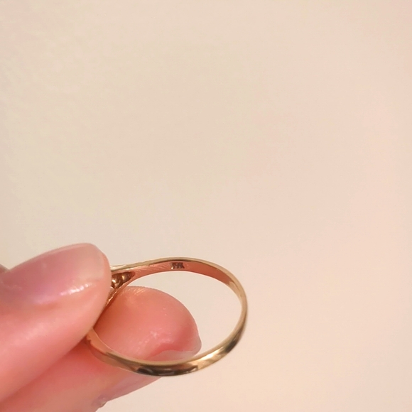 10kt yellow gold signet ring - Picture 4 of 5